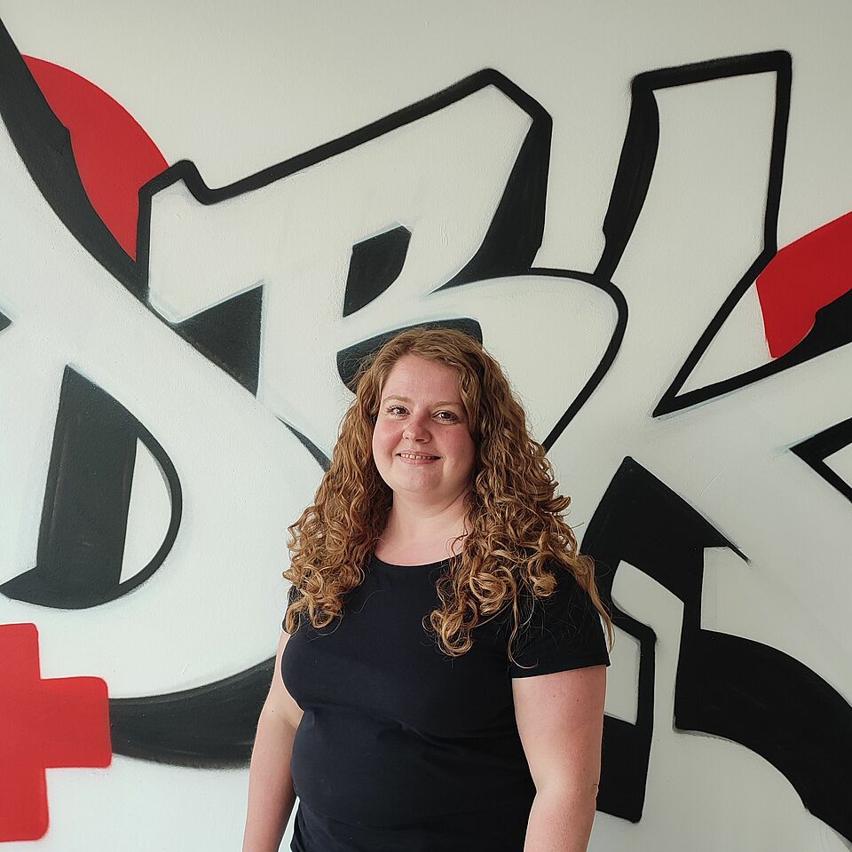 Zu sehen ist Jennifer Schier, Sachbearbeiterin des JRK.