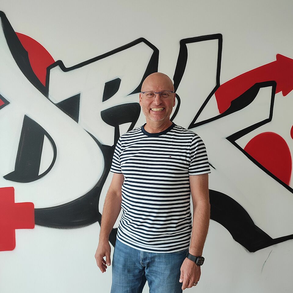 Jovin Bürchner Zu sehen ist Jovin Bürchner, zuständig für die Schularbeit im JRK.