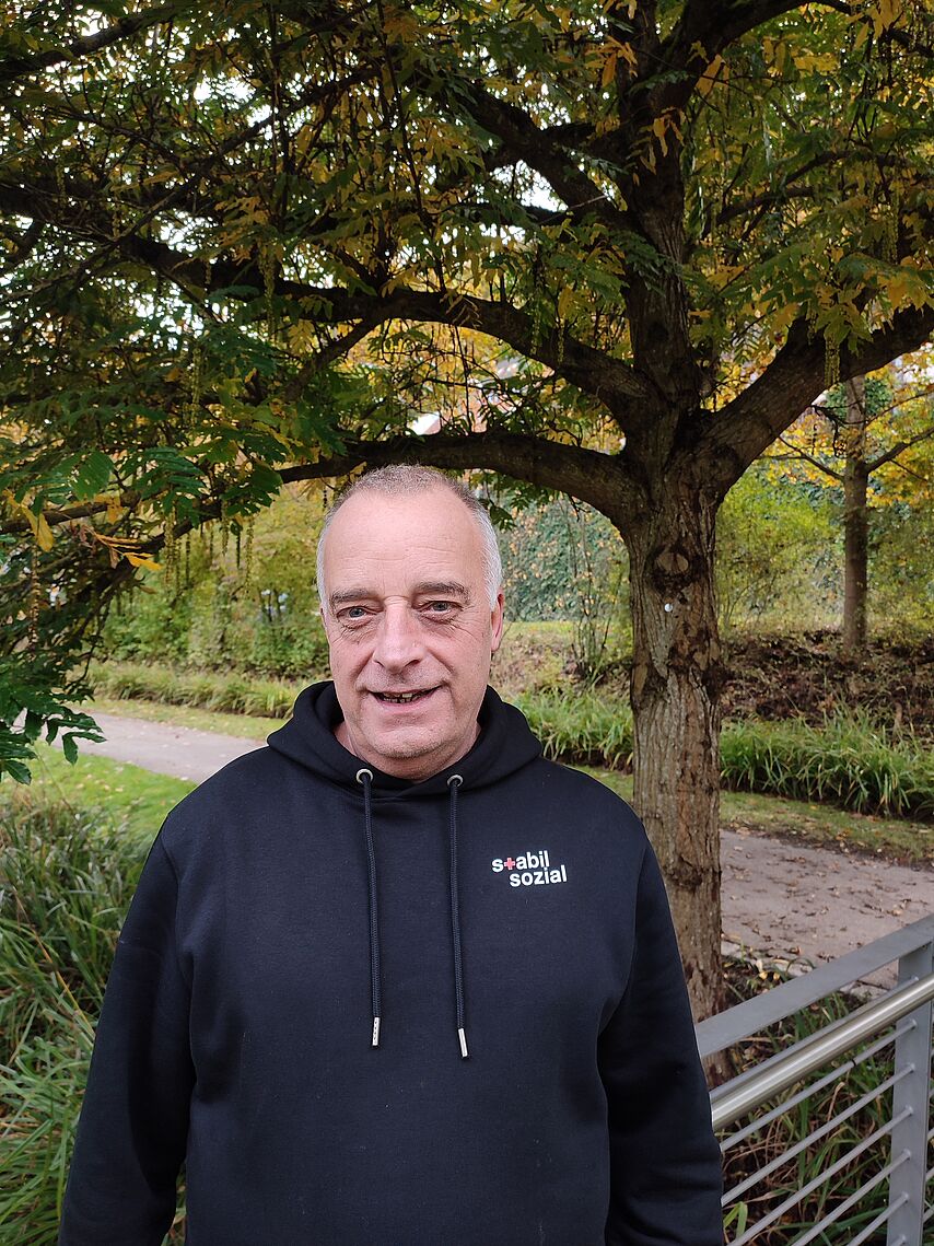 Zu sehen ist ein Mann, Christoph Renz, Landesreferent des Jugendrotkreuzes Baden-Württemberg.